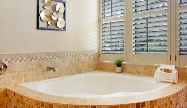 Carriage House Inn image 16