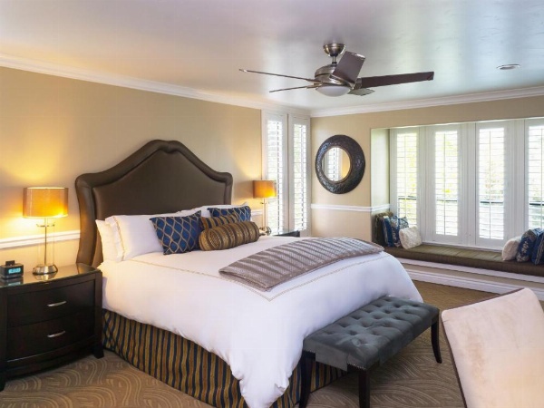 Carriage House Inn image 21