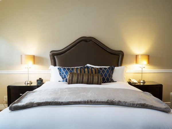 Carriage House Inn image 22